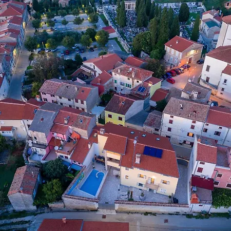 Nada With 6 Bedrooms Vodnjan