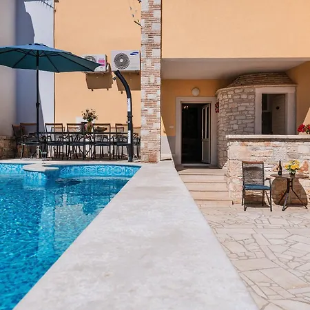 Nada With 6 Bedrooms