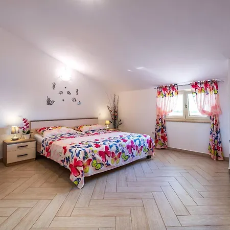 Villa Nada With 6 Bedrooms *