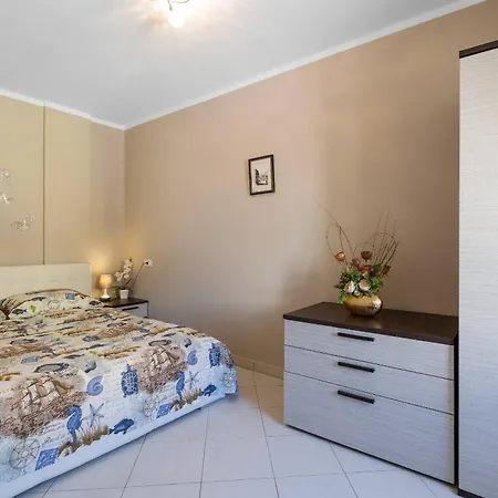 Nada With 6 Bedrooms