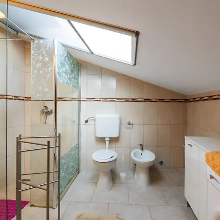 Nada With 6 Bedrooms Villa *