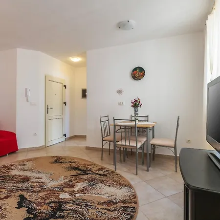 Villa Nada With 6 Bedrooms *