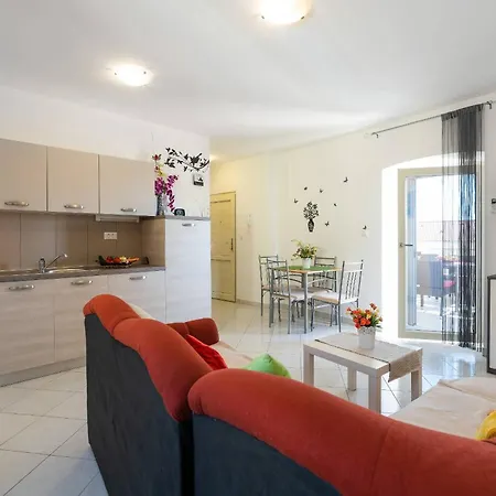 Nada With 6 Bedrooms *