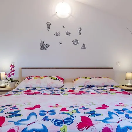 Villa Nada With 6 Bedrooms Vodnjan