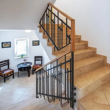 Nada With 6 Bedrooms * Vodnjan