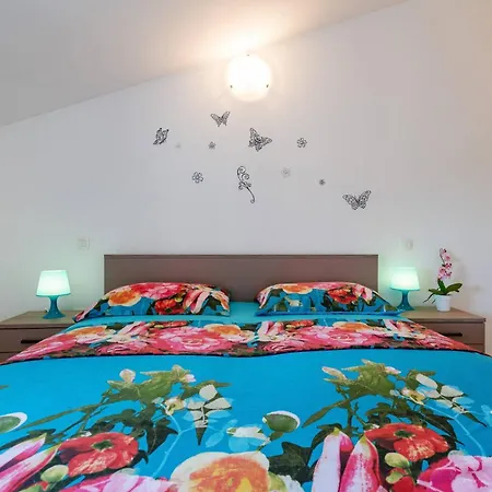 Villa Nada With 6 Bedrooms Vodnjan