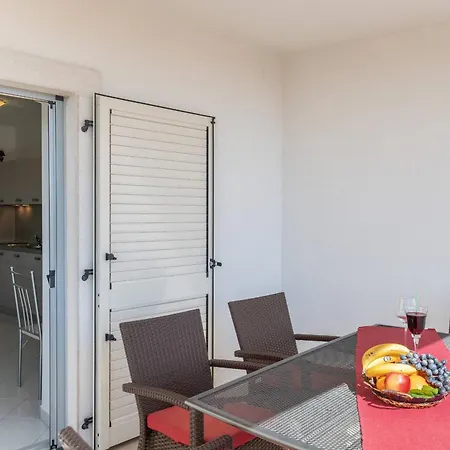 Nada With 6 Bedrooms