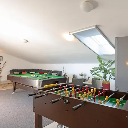 Nada With 6 Bedrooms *