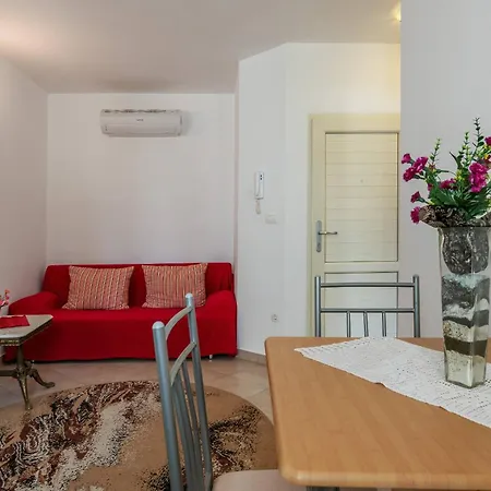 Nada With 6 Bedrooms Vodnjan