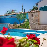 Nada With 6 Bedrooms Vodnjan