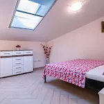 Nada With 6 Bedrooms * Vodnjan