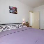 Nada With 6 Bedrooms Vodnjan
