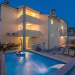 Nada With 6 Bedrooms Villa Vodnjan