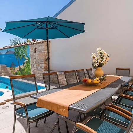 Villa Nada With 6 Bedrooms Vodnjan