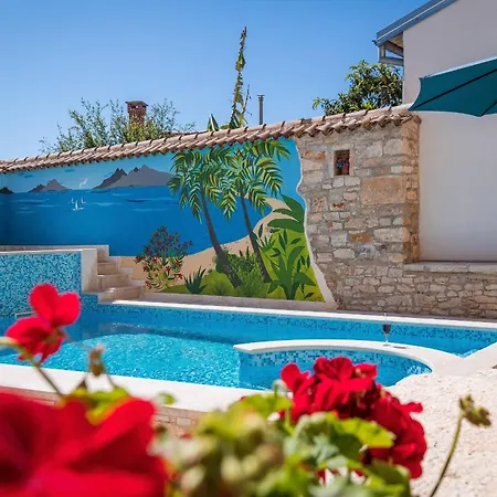 Nada With 6 Bedrooms Vodnjan