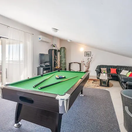 Vila Nada With 6 Bedrooms