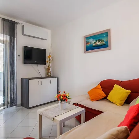 Nada With 6 Bedrooms Vila Vodnjan