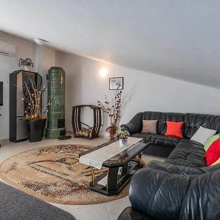 Nada With 6 Bedrooms Vila Vodnjan