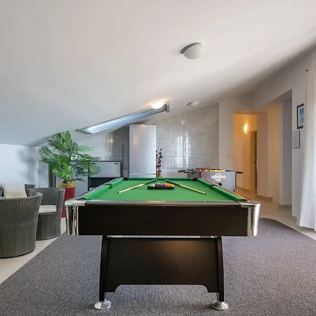 Nada With 6 Bedrooms *