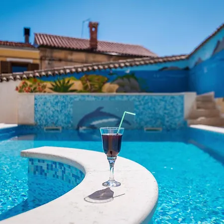 Nada With 6 Bedrooms Villa