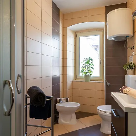 Nada With 6 Bedrooms