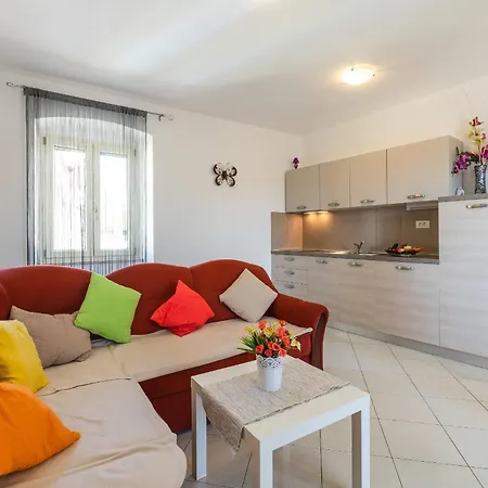 Nada With 6 Bedrooms Vila