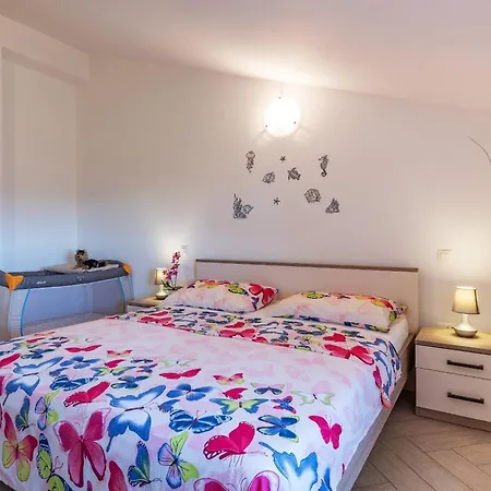 Nada With 6 Bedrooms Vila Vodnjan