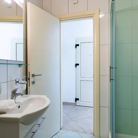 Nada With 6 Bedrooms *