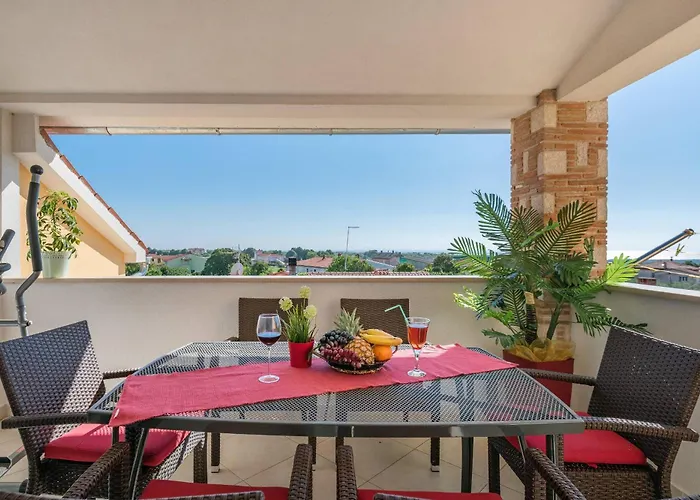 Nada With 6 Bedrooms * Vodnjan