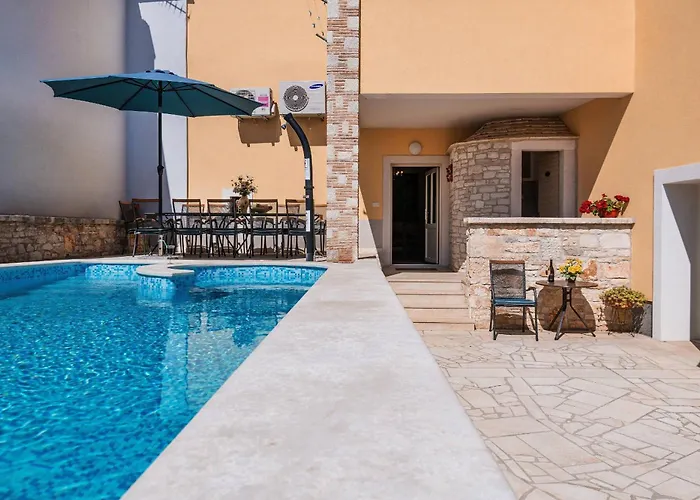 Nada With 6 Bedrooms