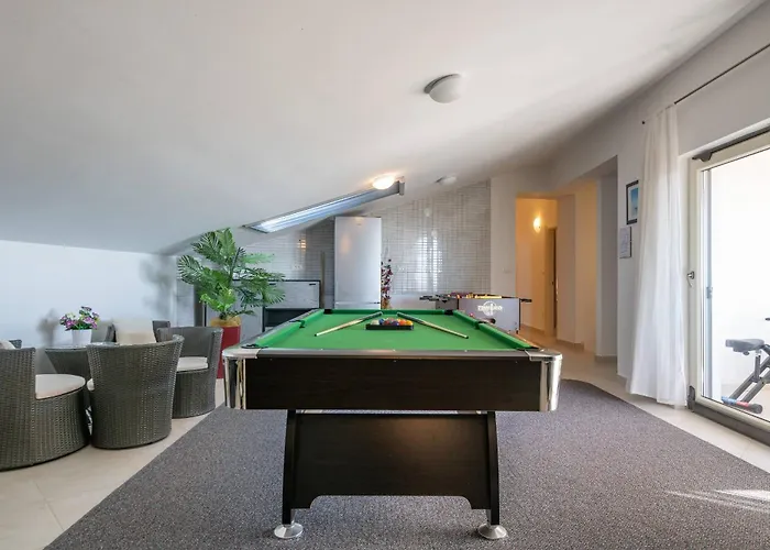 Nada With 6 Bedrooms *