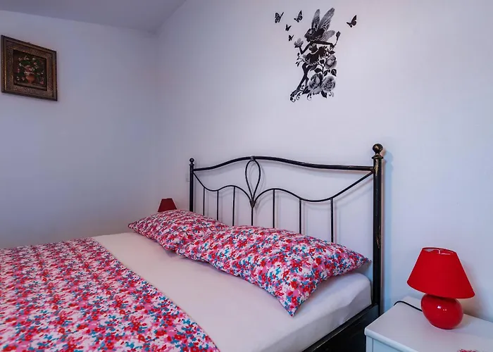 Nada With 6 Bedrooms Vodnjan