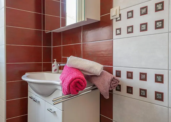 Nada With 6 Bedrooms Villa *