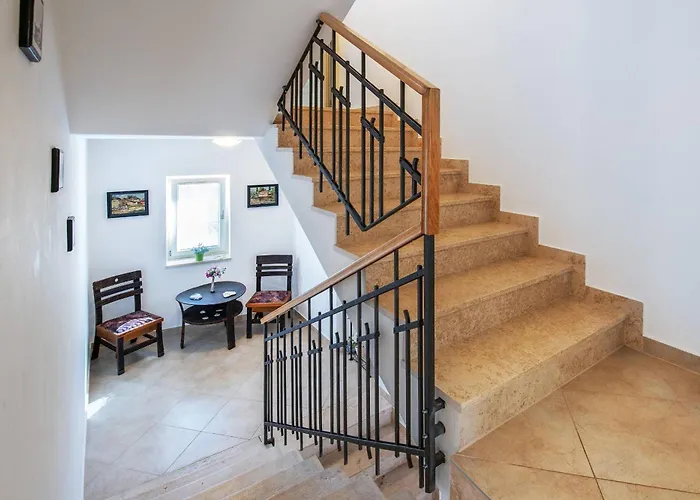 Nada With 6 Bedrooms * Vodnjan