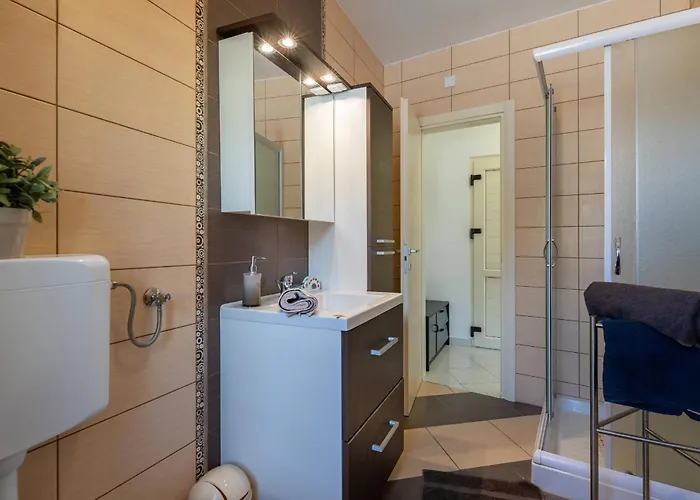 Nada With 6 Bedrooms Vodnjan