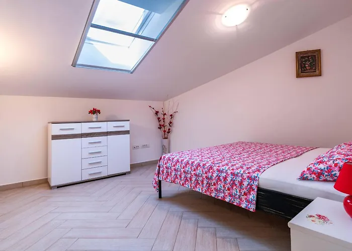 Nada With 6 Bedrooms * Vodnjan