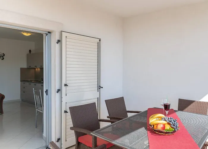 Nada With 6 Bedrooms