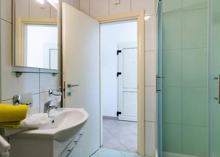 Nada With 6 Bedrooms *