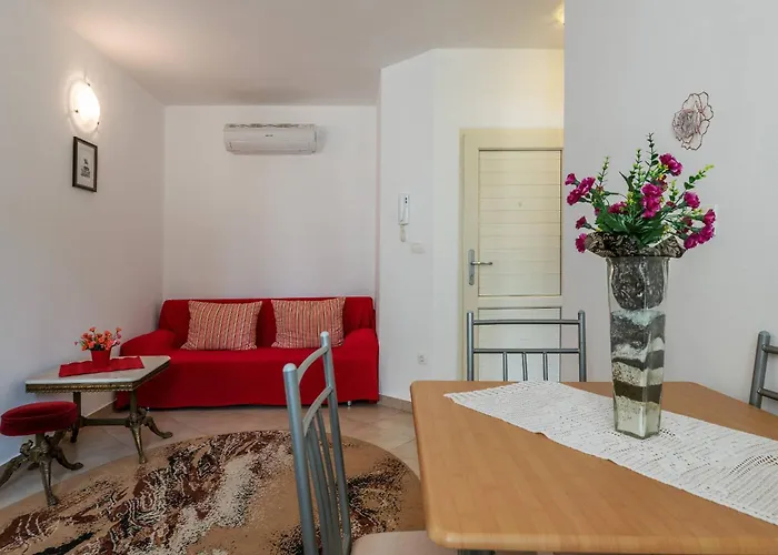 Nada With 6 Bedrooms Vodnjan